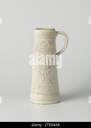 Frammento di tankard (schnelle) con la conversione di Paolo, anonimo, c. 1560 - c. 1565 frammento di brocca (schnelle) di gres con corpo cilindrico, conico e orecchio a C. Profili sotto il bordo e sopra il piede. Sul corpo in rilievo tre volte una scatola allungata stampata e imposta contenente rappresentazioni della conversione di Paolo, le due delle quali sono le stesse. I due corsi esterni con le iscrizioni 'Herr Wer Bistv era Wiltv das ich thv Sol' e 'Savl Sal è stato dipinto mich'. Il soggetto centrale con "SIE name in BEI der Hant vd fvrete Inge Damascon". In ogni scomparto t Foto Stock