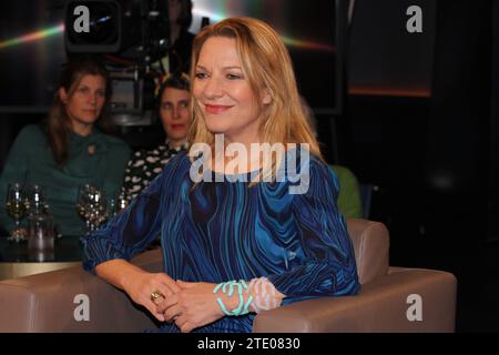 Antje Boetius bei der Aufzeichnung der NDR Talk Show im NDR Fernsehstudio Lokstedt. Amburgo, 08.12.2023 NDR Talk Show vom 08.12.2023 aus Hamburg, Hamburg-Lokstedt Hamburg Deutschland NDR Studio in Hamburg-Lokstedt *** Antje Boetius alla registrazione del NDR Talk Show nello studio televisivo NDR Lokstedt Hamburg, 08 12 2023 NDR Talk Show dal 08 12 2023 da Amburgo, Hamburg Lokstedt Hamburg Germany NDR Studio in Hamburg Lokstedt Foto Stock