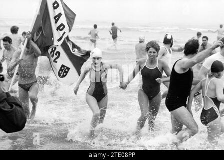 Capodanno Dive Zandvoort, Capodanno, Zandvoort, 01-01-1986, Whizgle News from the Past, su misura per il futuro. Esplora le narrazioni storiche, l'immagine dell'agenzia olandese olandese con una prospettiva moderna, colmando il divario tra gli eventi di ieri e quelli di domani. Un viaggio senza tempo che delinea le storie che plasmano il nostro futuro. Foto Stock