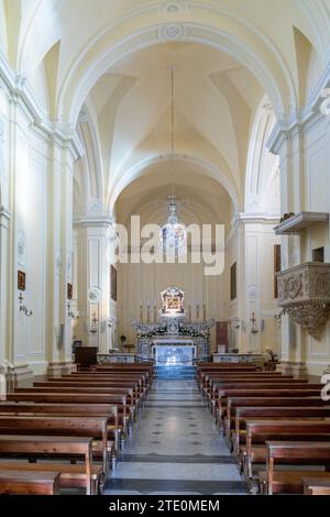 Santa Maria di Leuca, Italia - 29 novembre 2023: Veduta del porto e della città portuale di Santa Marina di Leuca, Italia meridionale Foto Stock
