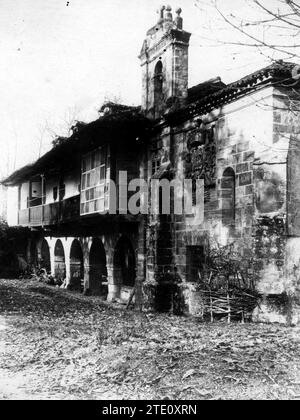 12/31/1909. Una tipica casa colonica Cantabrica, situata nella città di Villaverde de Pontones. Crediti: Album / Archivo ABC / Duomarco Foto Stock