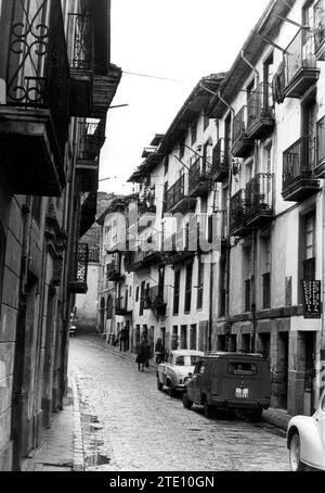 12/31/1966. Una delle strade della città di Laredo (Cantabria). Crediti: Album / Archivo ABC / Teodoro Naranjo Domínguez Foto Stock