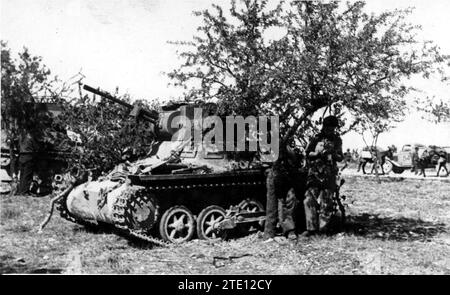 Aragon Front, marzo 1938. Guerra civile spagnola. Carri armati nazionali sul fronte Aragona, in attesa del momento per entrare in azione contro il nemico. Crediti: Album / Archivo ABC / Miguel Marín Chivite Foto Stock