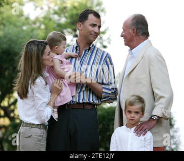 08/07/2006. Palma di Maiorca. 08/8/06. Posa ufficiale della famiglia reale al Palazzo Marivent. Foto Ernesto Agudo. ARCHDC. Crediti: Album / Archivo ABC / Ernesto Agudo Foto Stock
