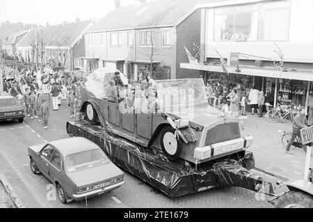 Sfilata di Carnevale, Noordwijkerhout, Carnevale, Noordwijkerhout, 07-02-1986, Whizgle News dal passato, su misura per il futuro. Esplora le narrazioni storiche, l'immagine dell'agenzia olandese olandese con una prospettiva moderna, colmando il divario tra gli eventi di ieri e quelli di domani. Un viaggio senza tempo che delinea le storie che plasmano il nostro futuro. Foto Stock
