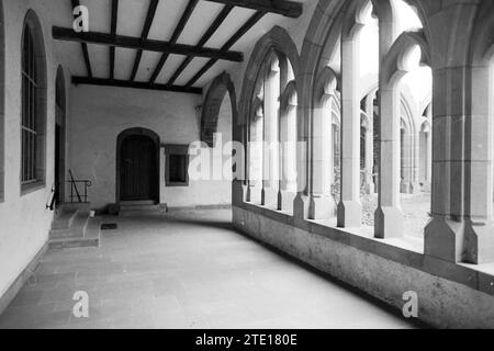 Ecc. ecc.. Vianden Lussemburgo, Lussemburgo, Reportage, Turismo, turisti, Vianden, Lussemburgo, 11-03-1981, Whizgle News from the Past, su misura per il futuro. Esplora le narrazioni storiche, l'immagine dell'agenzia olandese olandese con una prospettiva moderna, colmando il divario tra gli eventi di ieri e quelli di domani. Un viaggio senza tempo che delinea le storie che plasmano il nostro futuro. Foto Stock