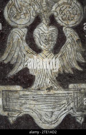 Decorazione sgraffito, aggiunta alla fine del 1500 al fronte ovest della medievale Chiesa di Santa Maria Primerana, in Piazza Mino da Fiesole, la piazza principale di Fiesole, città sopra Firenze, Toscana, Italia. Foto Stock