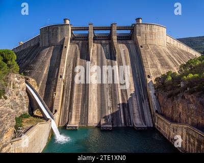 La possente diga presa de el grado nella provincia di Huesca, in Spagna Foto Stock