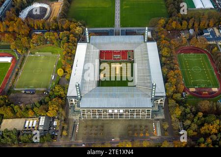 Vista aerea, stadio della Bundesliga RheinEnergieStadion of 1. FC Köln, ex Müngersdorfer Stadion, campo da calcio e campi di allenamento circondati da Foto Stock