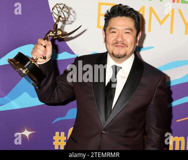 Los Angeles, USA. 17 dicembre 2023. LOS ANGELES - DEC 17: Eric Bauza al secondo Children's and Family Emmy - Winners Walk al Bonaventure Hotel il 17 dicembre 2023 a Los Angeles, CA (foto di Katrina Jordan/Sipa USA) credito: SIPA USA/Alamy Live News Foto Stock