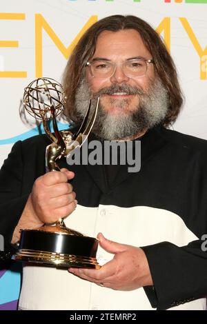 Los Angeles, USA. 17 dicembre 2023. LOS ANGELES - DEC 17: Jack Black al secondo Children's and Family Emmy - Winners Walk al Bonaventure Hotel il 17 dicembre 2023 a Los Angeles, CA (foto di Katrina Jordan/Sipa USA) credito: SIPA USA/Alamy Live News Foto Stock