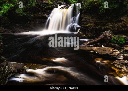 Falls of Falloch, Waterfall on River Falloch, Crianlarich, Stirling, West Highland, Scozia, REGNO UNITO Foto Stock