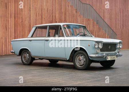 Bilbao, Spagna-11 novembre 2023: Fiat 1500 (alias Zastava 1500) nel parcheggio interno Foto Stock