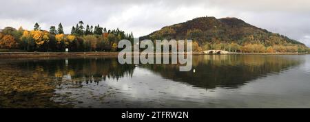 Vista su Loch Fyne, Inverary Town, Argyll e Bute, Scozia, Regno Unito Foto Stock