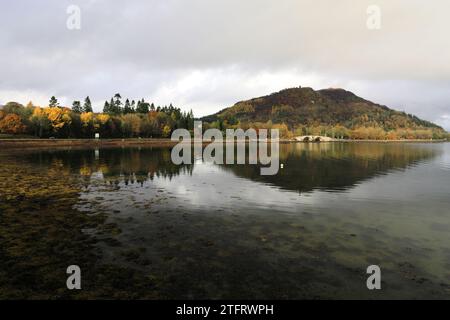 Vista su Loch Fyne, Inverary Town, Argyll e Bute, Scozia, Regno Unito Foto Stock