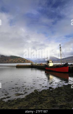 Vista su Loch Fyne, Inverary Town, Argyll e Bute, Scozia, Regno Unito Foto Stock