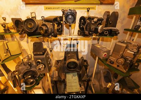 Inghilterra, West Sussex, Chichester, Tangmere Military Aviation Museum, esposizione di macchine fotografiche da ricognizione d'epoca Foto Stock