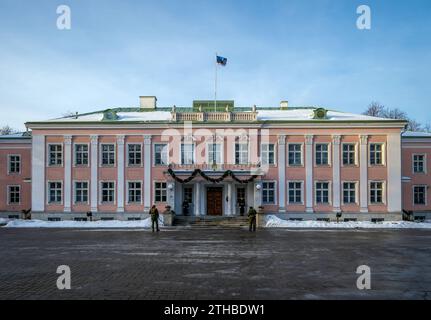 Tallinn, Estland - Praesidentenpalast, Kanzlei des Praesidenten der Republik Estland. DAS Gebaeude steht im Park von Katharinental. Tallinn Estland *** Tallinn, Estonia Palazzo Presidenziale, Cancelleria del Presidente della Repubblica di Estonia l'edificio si trova nel parco di Katharinental Tallinn Estonia Foto Stock