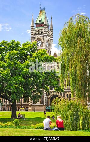 Vista del campus che mostra la University Clock Tower, l'Università di Otago, Dunedin, Otago, South Island, nuova Zelanda Foto Stock