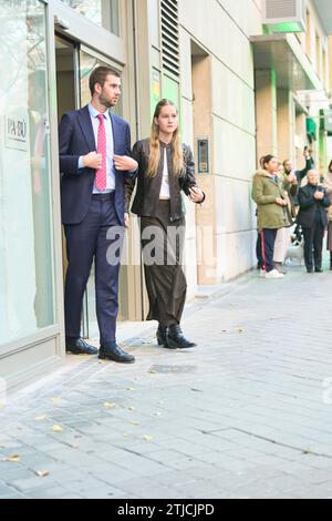 Madrid, Madrid, Spagna. 20 dicembre 2023. Irene Urdangarin, Juan Valentin Urdangarin lascia il ristorante Pa-Bu dopo pranzo per il compleanno della principessa Elena 60 il 20 dicembre 2023 a Madrid, Spagna (immagine di credito: © Jack Abuin/ZUMA Press Wire) SOLO USO EDITORIALE! Non per USO commerciale! Foto Stock