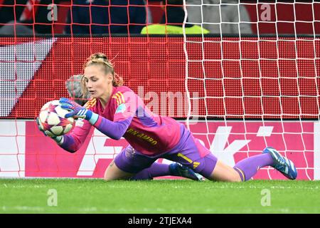 AMSTERDAM - la portiere dell'Ajax Regina van Eijk durante la partita di UEFA Women's Champions League gruppo C tra l'Ajax Amsterdam e il Bayern Munchen alla Johan Cruijff Arena il 20 dicembre 2023 ad Amsterdam, Paesi Bassi. ANP GERRIT VAN COLOGNE Foto Stock