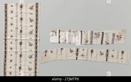I frammenti sono collocati con motivo a strisce su terreno bianco con ovali color melanzana, contenuti in ghirlande verticali, c. 1785 - c. 1795 frammenti sono collocati con motivo a strisce su terreno bianco con ovali color melanzana, contenuti in ghirlande verticali. Schema: Su un'ampia pista bianca ci sono cinque strisce diverse tra due pneumatici di colore melanzane uguali. Il centro dei cinque è costituito da ghirlande azzurre con rametto di rosa, interrotte da ovali color melanzana. Marcato su due frammenti separati: E in lista a forma di riconoscimento in arancione; Drincklerin in Geel; marchi in melanzana bordo colorato; le ... (?) IO Foto Stock