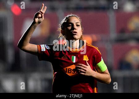 Roma, Italia. 20 dicembre 2023. Manuela Giugliano di AS Roma gestures durante la fase a gironi femminile della Champions League C match tra AS Roma e Paris Saint Germain allo stadio tre fontane, Roma (Italia), 20 dicembre 2023. Crediti: Insidefoto di andrea staccioli/Alamy Live News Foto Stock