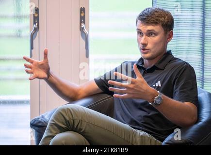 Il golfista svedese Ludvig Åberg ha fotografato durante un'intervista a Eslövs Golfklubb il 20 dicembre 2023. Foto: Johan Nilsson / TT / Code 50090 Foto Stock