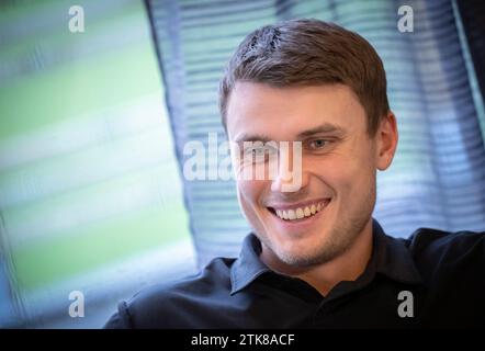 Il golfista svedese Ludvig Åberg ha fotografato durante un'intervista a Eslövs Golfklubb il 20 dicembre 2023. Foto: Johan Nilsson / TT / Code 50090 Foto Stock