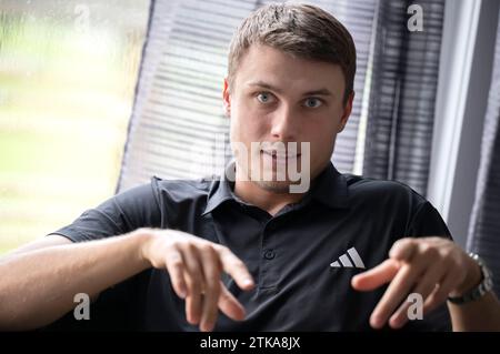 Il golfista svedese Ludvig Åberg ha fotografato durante un'intervista a Eslövs Golfklubb il 20 dicembre 2023. Foto: Johan Nilsson / TT / Code 50090 Foto Stock