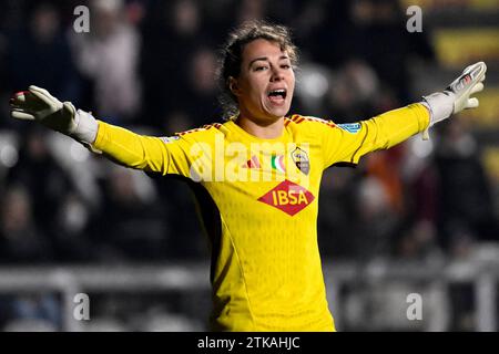 Roma, Italia. 20 dicembre 2023. Camelia Ceasar di AS Roma gestures durante la fase a gironi femminile della Champions League C partita tra AS Roma e Paris Saint Germain allo stadio tre fontane, Roma (Italia), 20 dicembre 2023. Crediti: Insidefoto di andrea staccioli/Alamy Live News Foto Stock