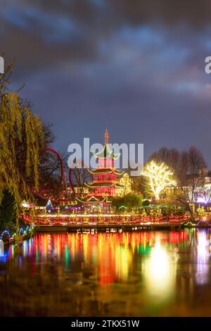 Un mercatino di Natale a Copenhagen, Danimarca. Foto Stock