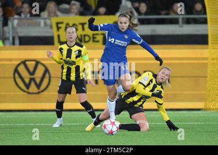 Guro Reiten del Chelsea contro Josefine Rybrink di Häcken durante la partita di calcio della UEFA Women's Champions League, gruppo D, tra BK Häcken e Chelse Foto Stock