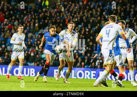 Glasgow, Regno Unito. 20 dicembre 2023. Dopo la vittoria della Viaplay Cup il 17 gennaio all'Hampden Park, i Rangers giocano a St Johnstone nel loro stadio di casa, l'Ibrox Stadium, Glasgow, Scozia, Regno Unito. I Rangers sono ora solo 5 punti dietro il Celtic con due partite in mano, quindi il risultato di questo gioco è molto importante. Crediti: Findlay/Alamy Live News Foto Stock