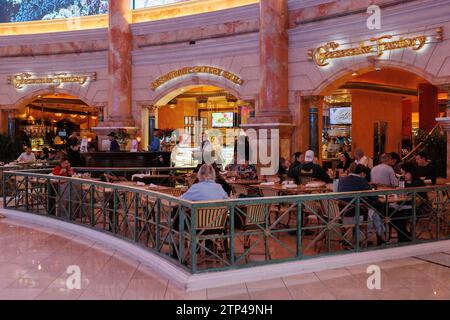 Vista generale della Cheesecake Factory a Las Vegas, Nevada, Stati Uniti. Immagine scattata l'11 dicembre 2023. © Belinda Jiao jiao.bilin@gmail.com 075989312 Foto Stock