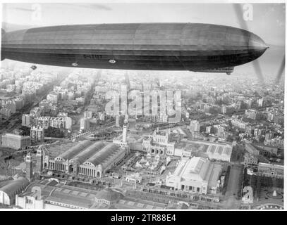 Barcellona, 16/5/1929. Il dirigibile Count Zeppelin sorvolò la città di Barcellona durante la celebrazione dell'esposizione internazionale del 1929. Crediti: Album / Archivo ABC Foto Stock