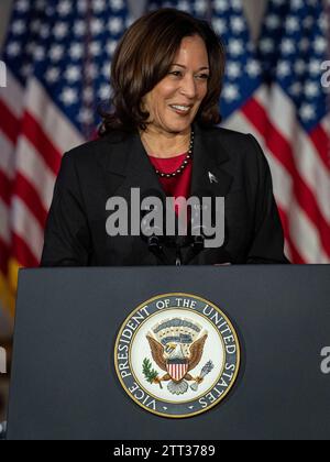 Washington, Alabama, USA. 20 dicembre 2023. Il vicepresidente KAMALA HARRIS parla alla terza riunione del Consiglio spaziale Nazionale. L'incontro si concentra sulle partnership spaziali internazionali e sul programma Artemis, gli Stati Uniti hanno guidato lo sforzo di coalizione internazionale per tornare sulla luna. (Immagine di credito: © sue Dorfman/ZUMA Press Wire) SOLO USO EDITORIALE! Non per USO commerciale! Foto Stock