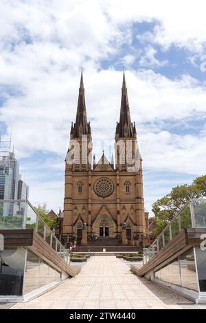 Facciata anteriore della Cattedrale di Santa Maria, Sydney, una cappella cattolica in stile neogotico Foto Stock