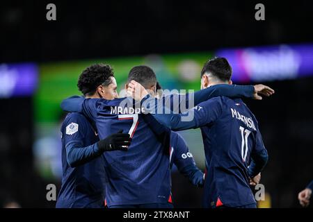 Parigi, Francia. 20 dicembre 2023. Kylian Mbappe celebra un gol durante la partita di calcio di Ligue 1 tra il Paris Saint-Germain PSG e il FC Metz al Parc des Princes di Parigi, in Francia, il 20 dicembre 2023. Crediti: Victor Joly/Alamy Live News Foto Stock