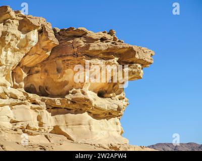 Erodierter Felsen, Berglandschaft im südlichen Sinai zwischen Ain Khudra und Nuwaiba, Ägypten Foto Stock