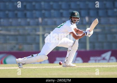 Bengalese batter Nayeem Hasan batte durante il primo test del Bangladesh-nuova Zelanda il quarto giorno al Sylhet International Cricket Stadium, Lakkatura, Bangladesh, Foto Stock