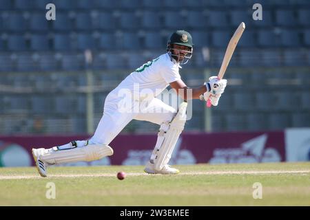 Bengalese batter Nayeem Hasan batte durante il primo test del Bangladesh-nuova Zelanda il quarto giorno al Sylhet International Cricket Stadium, Lakkatura, Bangladesh, Foto Stock