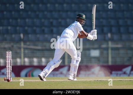 Bengalese batter Nayeem Hasan batte durante il primo test del Bangladesh-nuova Zelanda il quarto giorno al Sylhet International Cricket Stadium, Lakkatura, Bangladesh, Foto Stock