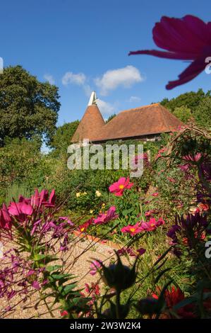The Oast House, Sarah Raven Garden Perch Hill Robertsbridge Sussex, Inghilterra Foto Stock