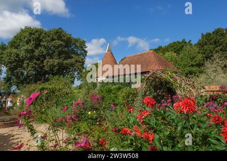 The Oast House, Sarah Raven Garden Perch Hill Robertsbridge Sussex, Inghilterra Foto Stock