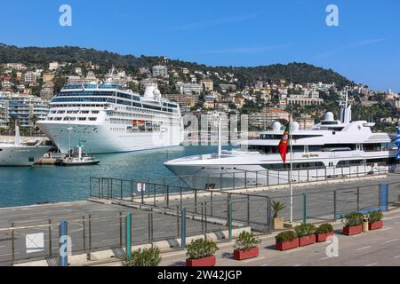 Nave da crociera Pacific Princess (ora Azamara) nel porto di Nizza, Port Lympia, Costa Azzurra, Francia, crociere nel Mediterraneo Foto Stock