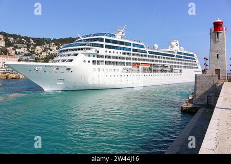 Nave da crociera Pacific Princess (ora Azamara) nel porto di Nizza, Port Lympia, Costa Azzurra, Francia, crociere nel Mediterraneo Foto Stock