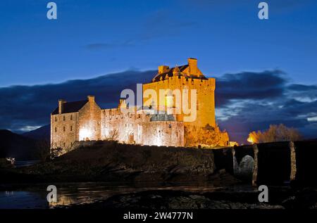Eilean Donan Castle, eine Burg in der Nähe von Dornie in den schottischen Highlands. Foto Stock