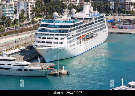 Nave da crociera Pacific Princess (ora Azamara) nel porto di Nizza, Port Lympia, Costa Azzurra, Francia, crociere nel Mediterraneo Foto Stock