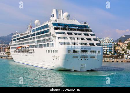 Nave da crociera Pacific Princess (ora Azamara) nel porto di Nizza, Port Lympia, Costa Azzurra, Francia, crociere nel Mediterraneo Foto Stock